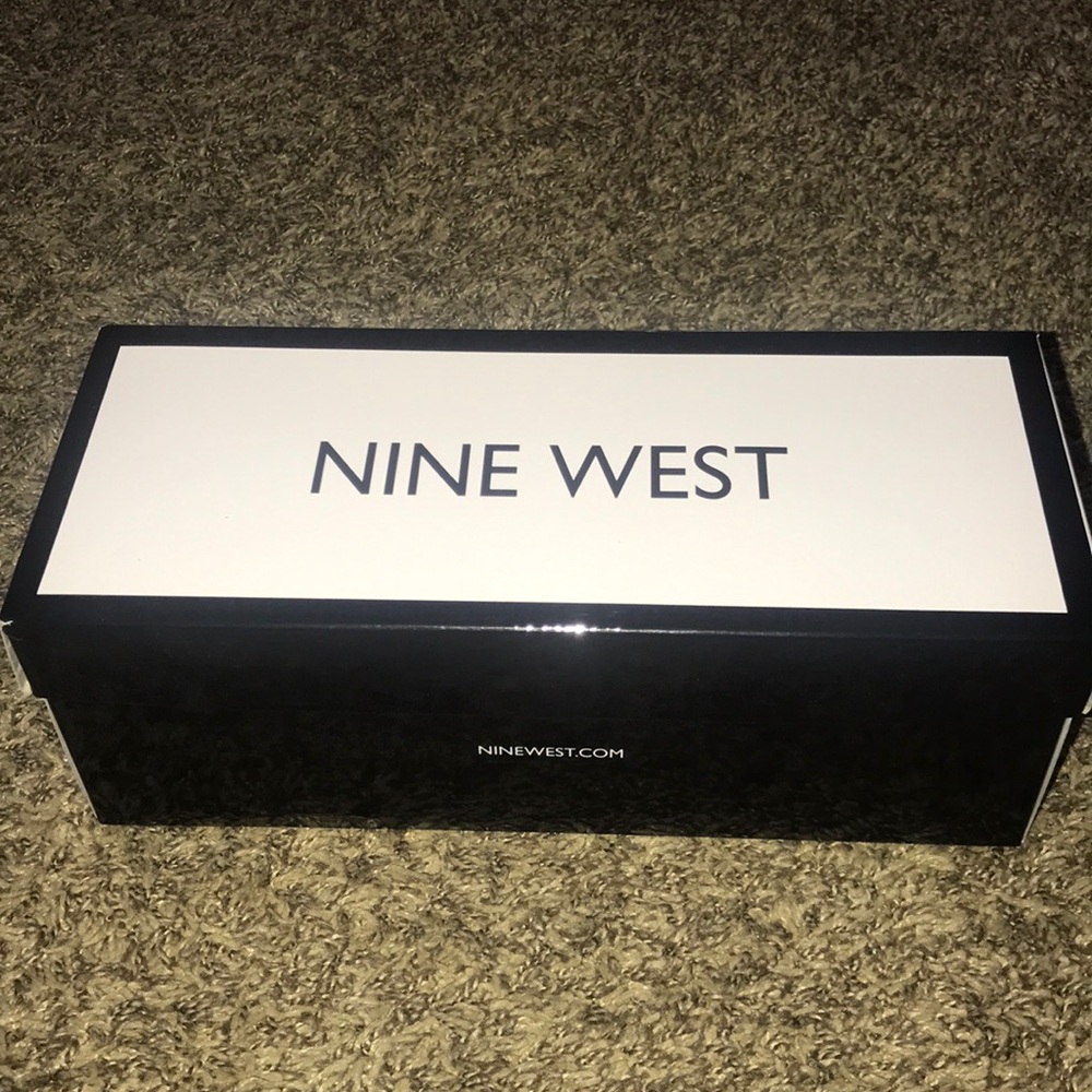 BRAND NEW ! Flats
